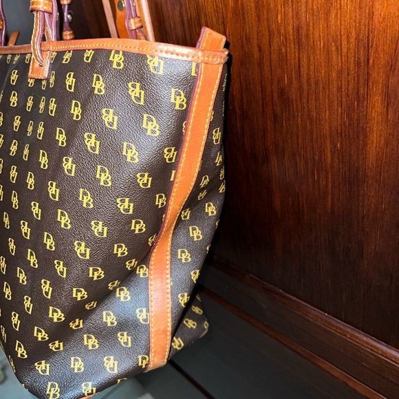 Dooney & Bourke Signature Brown Logo Leather Strap Shoulder Purse Tote - Picture 3 of 16